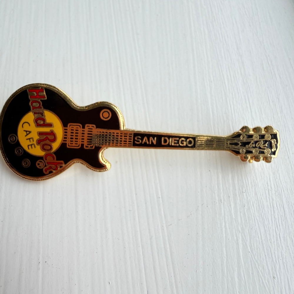 Hard Rock Cafe San Diego Guitar Pin Gold Black Paul Style Brooch Vintage